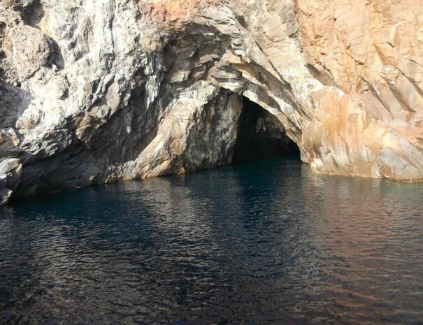 tour per visitare l'isola di Vulcano in barca