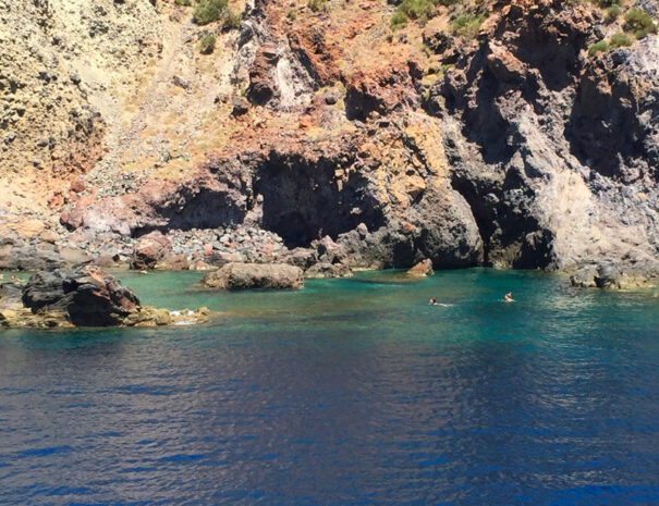 tour per visitare l'isola di Vulcano in barca